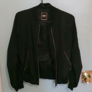 Selling a bomber jacket in very good condition